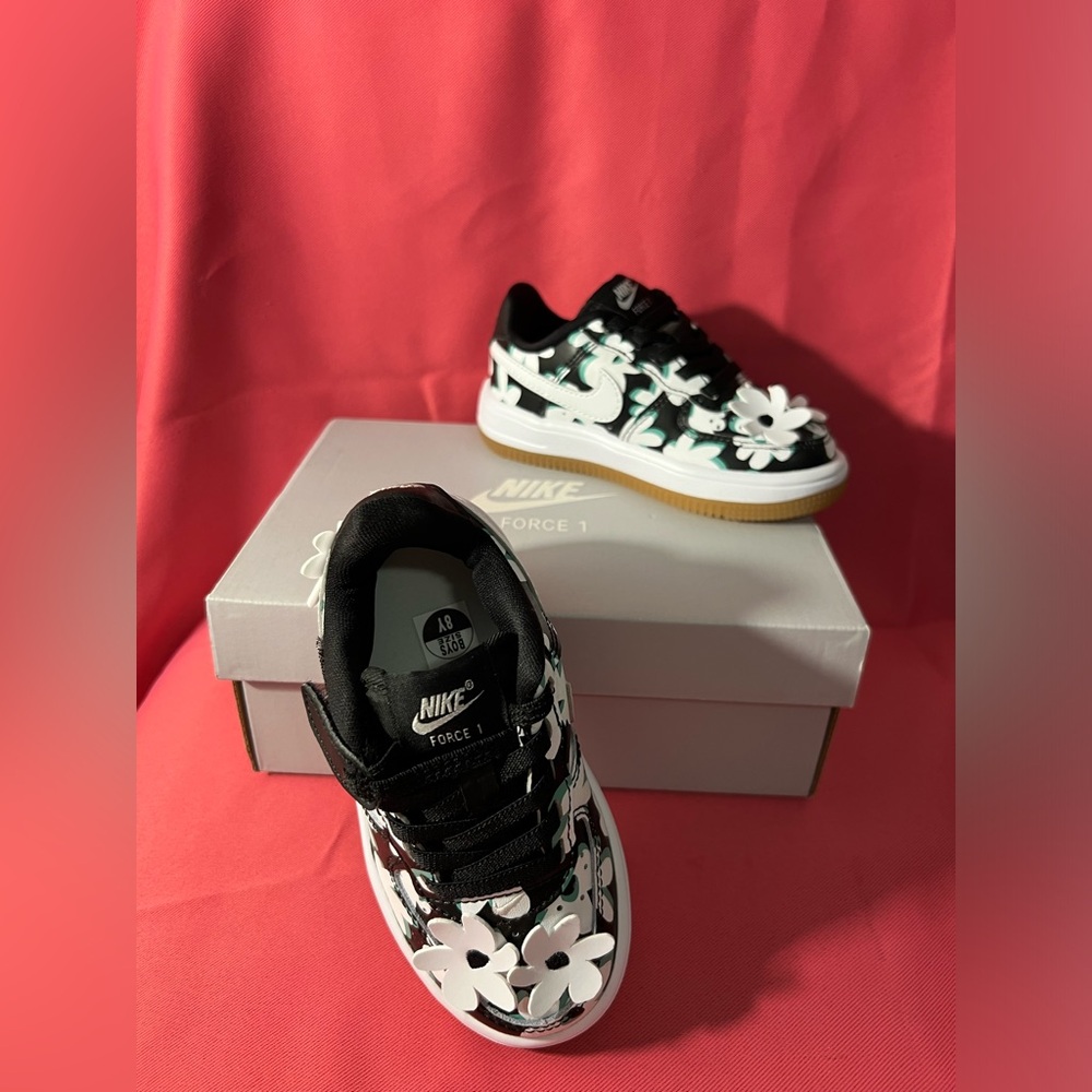 Nike Kids Floral Black and White Shoes - Picture 15 of 15